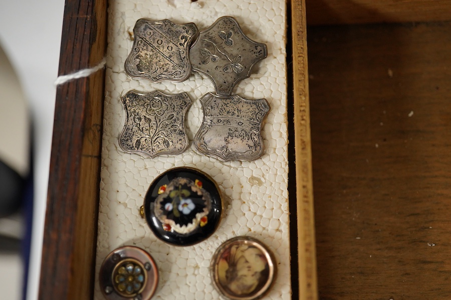 Seventeen assorted late 19th/early 20th century buttons, largest 18mm;, Condition - good